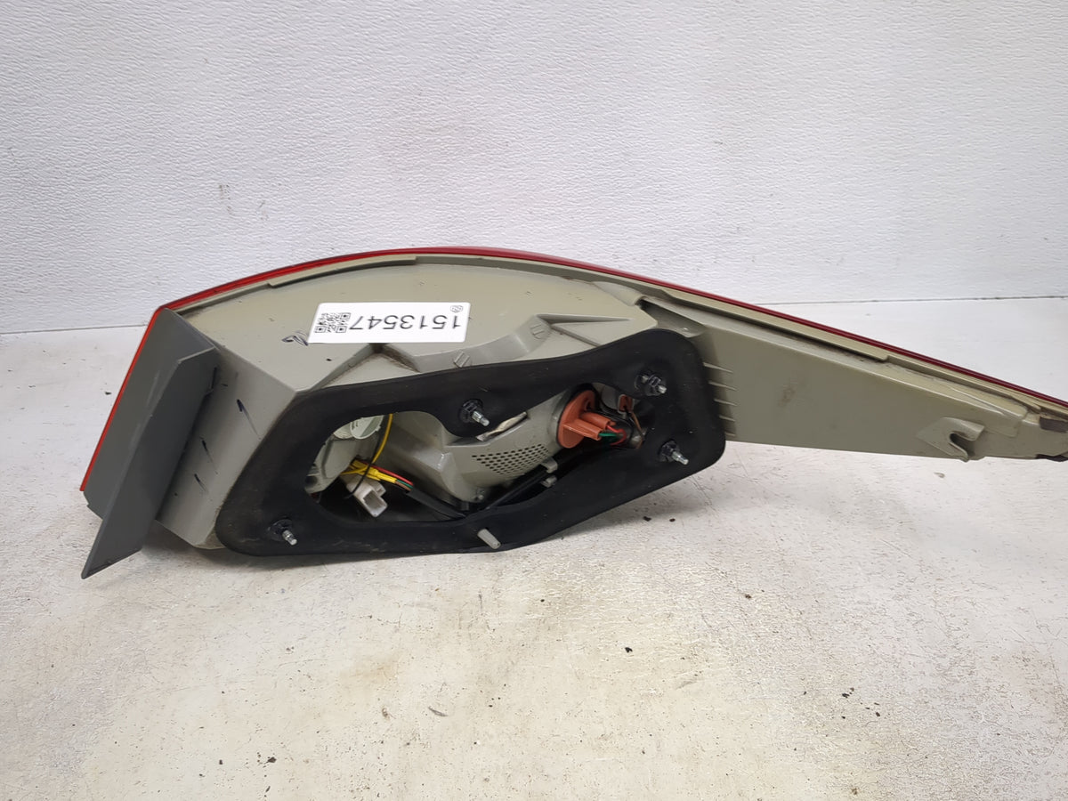 2011 Hyundai Sonata Passenger Right Side Deck Lid Mounted Tail Light 1513547 - Oemusedautoparts1.com