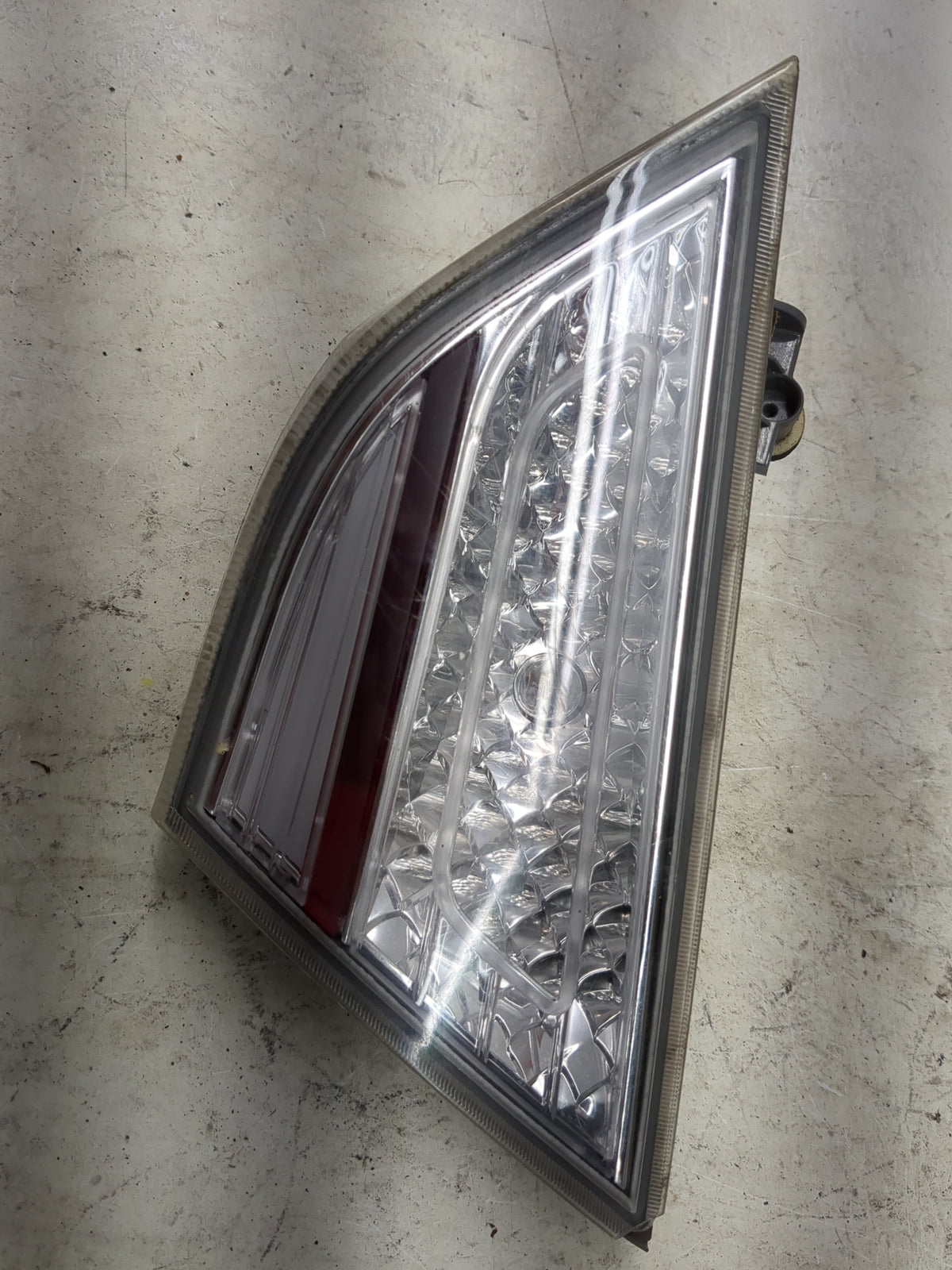 2011 Hyundai Sonata Passenger Right Side Deck Lid Mounted Tail Light 1515885 - Oemusedautoparts1.com