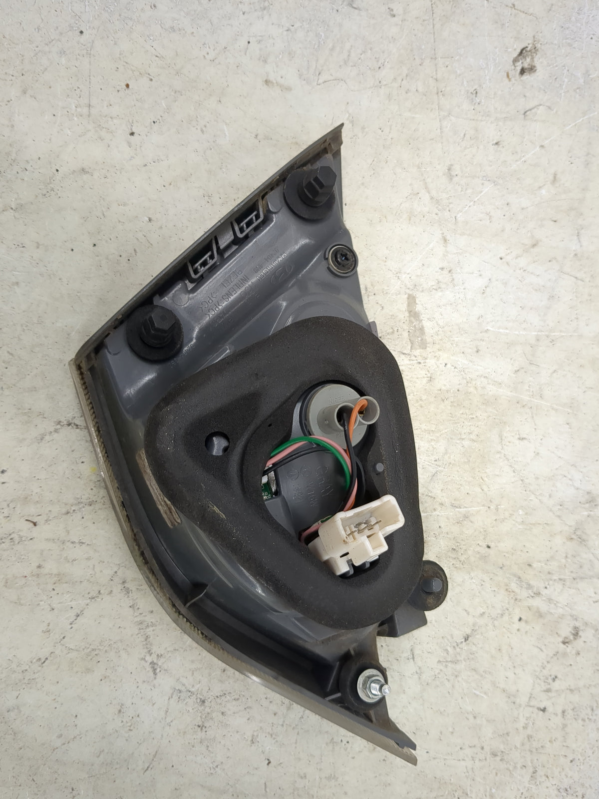 2011 Hyundai Sonata Passenger Right Side Deck Lid Mounted Tail Light 1515885 - Oemusedautoparts1.com