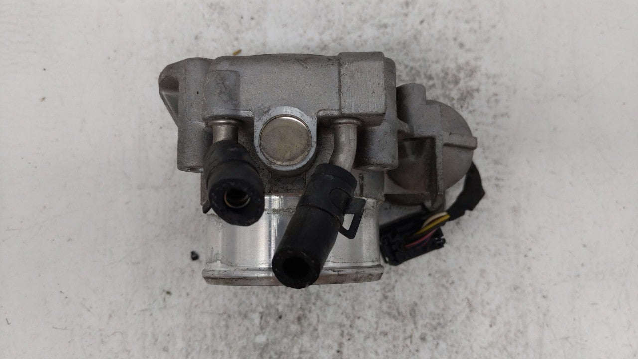 2011-2014 Hyundai Sonata Throttle Body P/N:35100-2G710 Fits Fits 2011 2012 2013 2014 2015 2016 OEM Used Auto Parts - Oemused