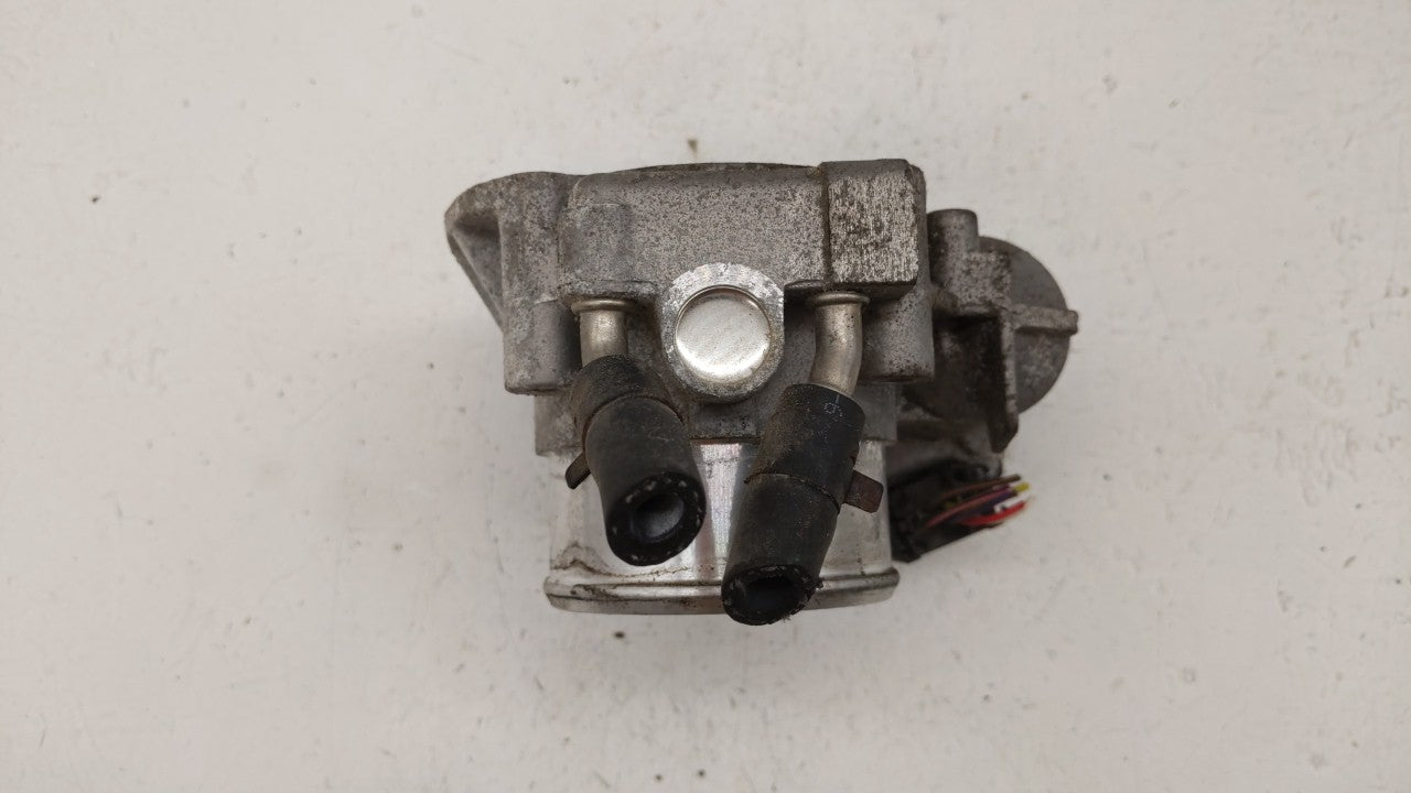 2011-2014 Hyundai Sonata Throttle Body P/N:35100-2G710 Fits Fits 2011 2012 2013 2014 2015 2016 OEM Used Auto Parts - Oemused
