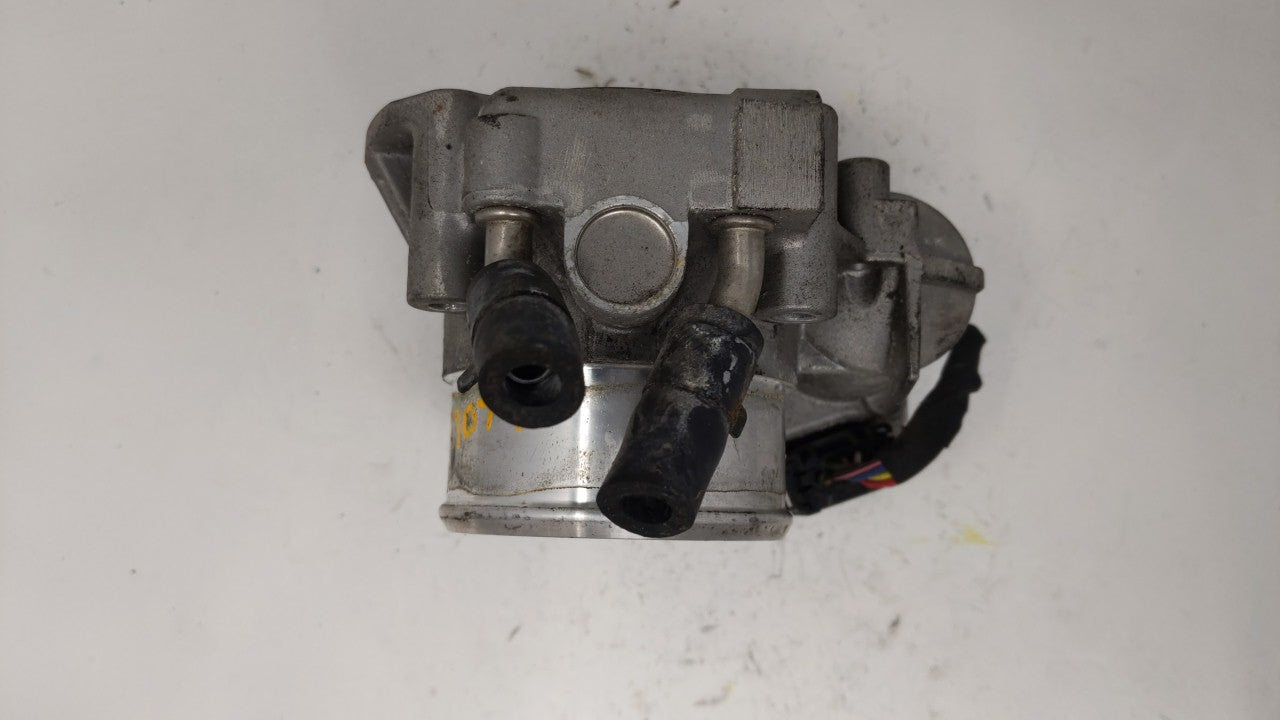 2011-2014 Hyundai Sonata Throttle Body P/N:35100-2G710 Fits Fits 2011 2012 2013 2014 2015 2016 OEM Used Auto Parts - Oemused