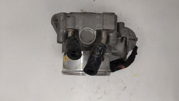 2011-2014 Hyundai Sonata Throttle Body P/N:35100-2G710 Fits Fits 2011 2012 2013 2014 2015 2016 OEM Used Auto Parts