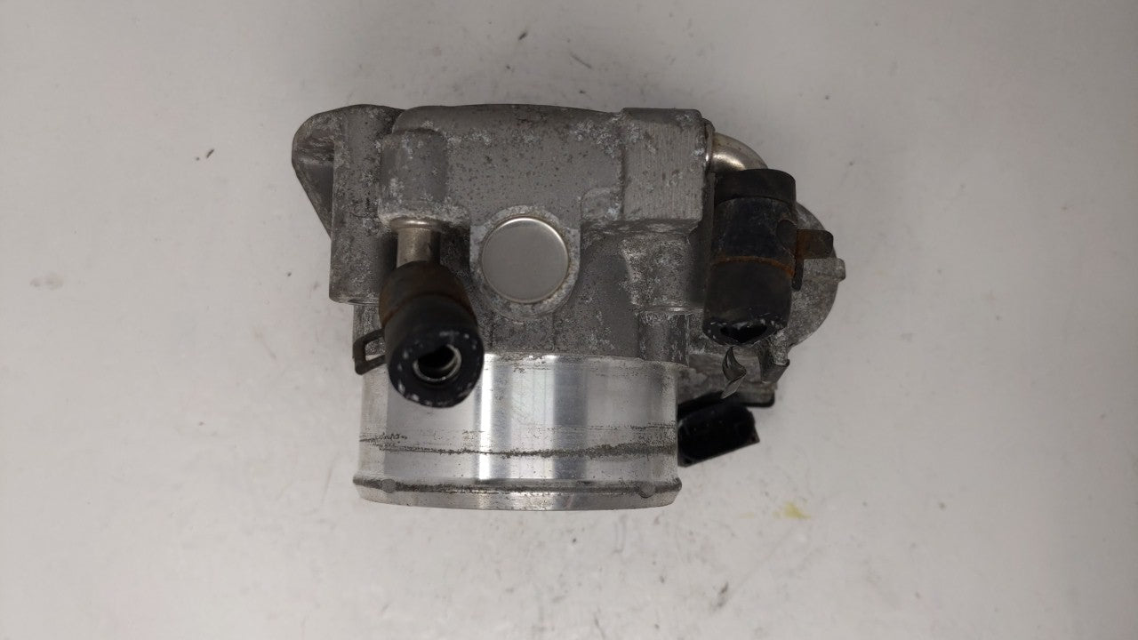 2011-2014 Hyundai Sonata Throttle Body P/N:35100-2G700 Fits Fits 2011 2012 2013 2014 2015 2016 OEM Used Auto Parts - Oemused