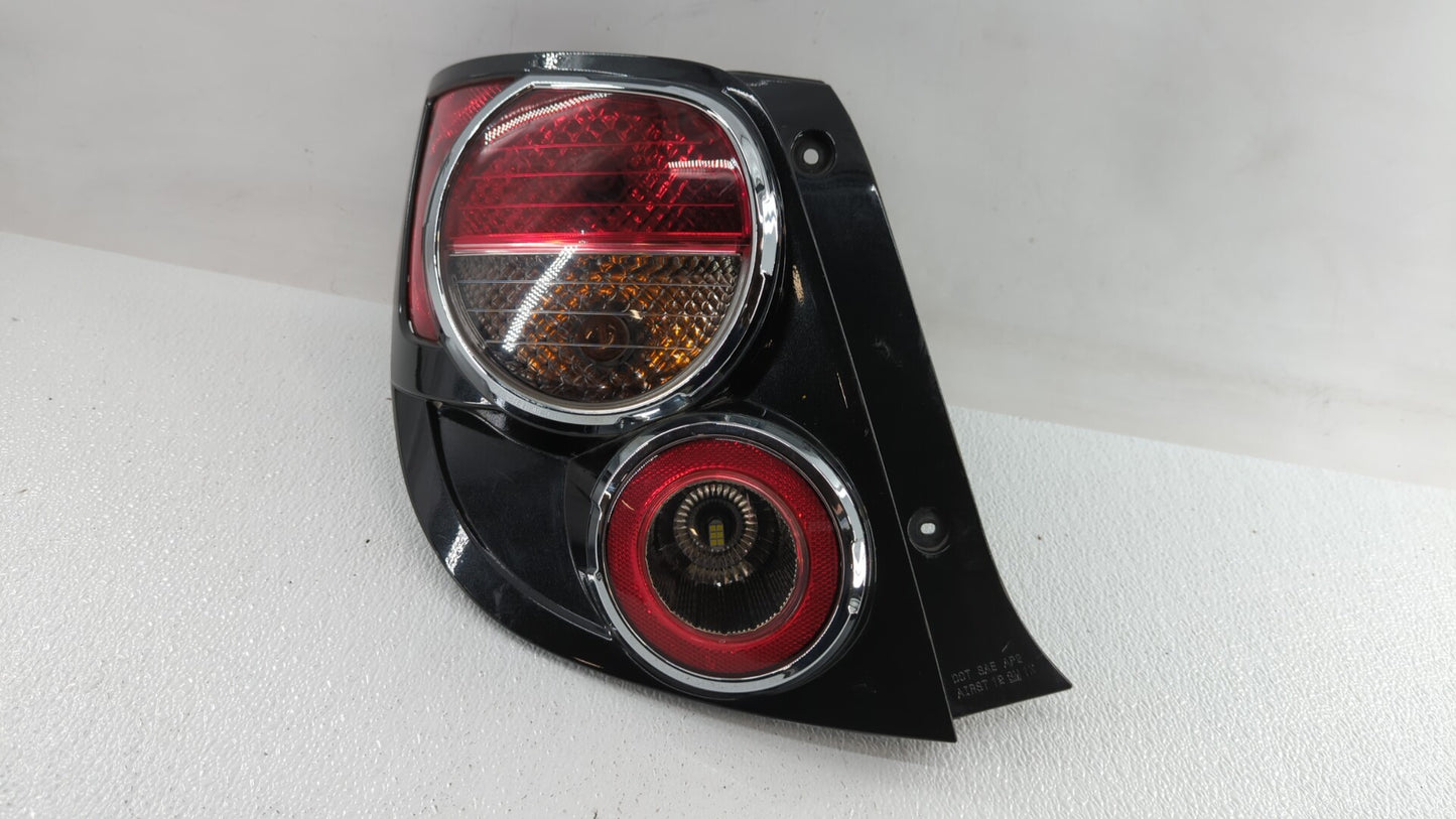 2013 Hyundai Sonata Tail Light Assembly Driver Left OEM P/N:94534065 95470356 Fits Fits 2012 2014 2015 2016 OEM Used Auto Pa