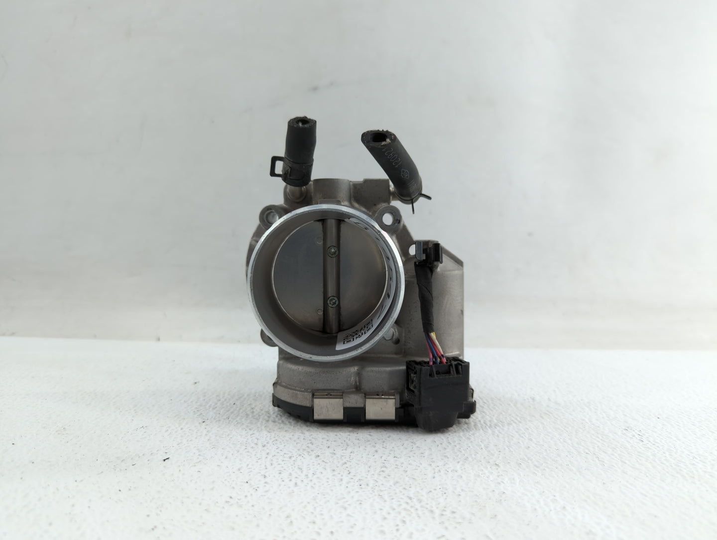 2011-2014 Hyundai Sonata Throttle Body P/N:35100-2G700 Fits Fits 2011 2012 2013 2014 2015 2016 OEM Used Auto Parts - Oemused