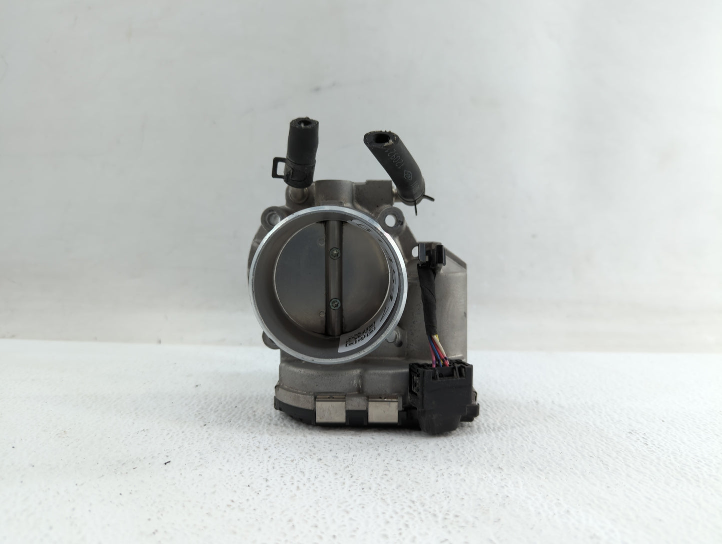 2011-2014 Hyundai Sonata Throttle Body P/N:35100-2G700 Fits Fits 2011 2012 2013 2014 2015 2016 OEM Used Auto Parts - Oemused