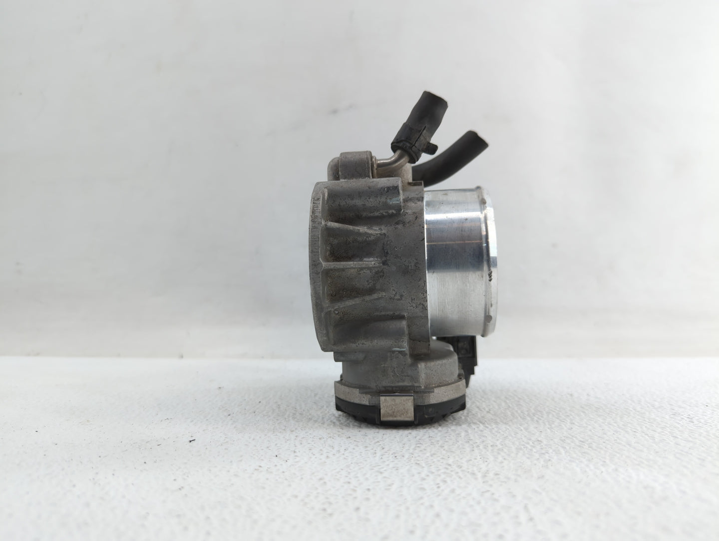 2011-2014 Hyundai Sonata Throttle Body P/N:35100-2G700 Fits Fits 2011 2012 2013 2014 2015 2016 OEM Used Auto Parts - Oemused