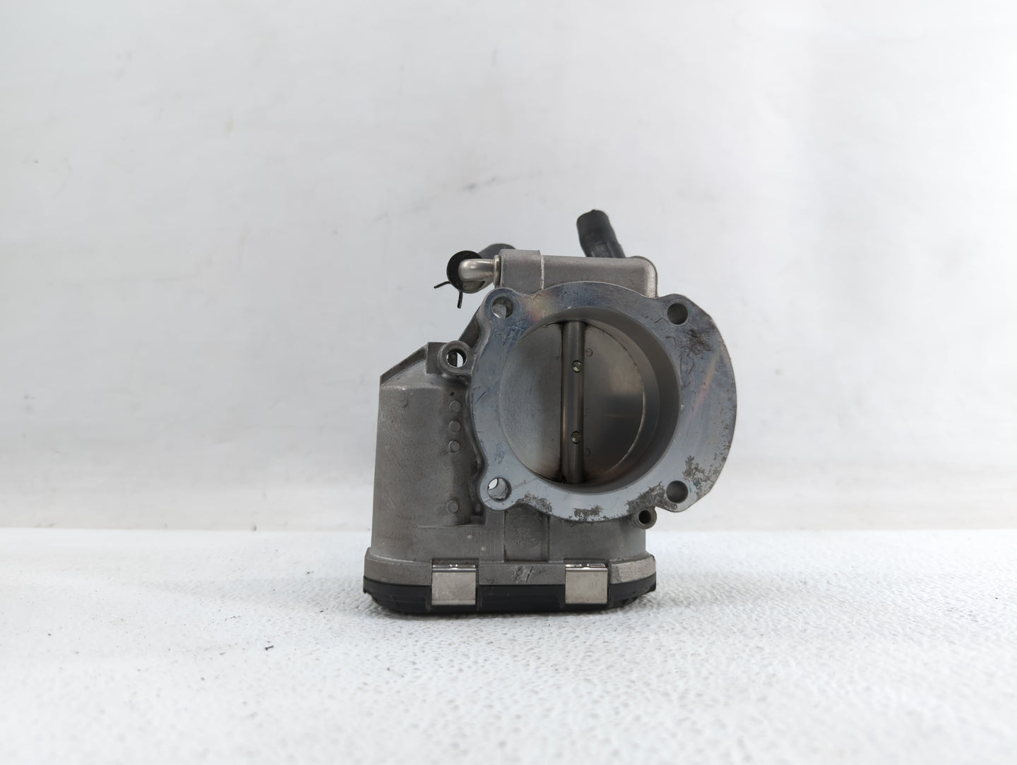 2011-2014 Hyundai Sonata Throttle Body P/N:35100-2G700 Fits Fits 2011 2012 2013 2014 2015 2016 OEM Used Auto Parts - Oemused