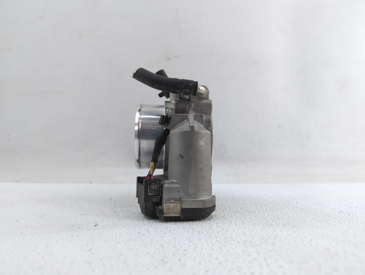 2011-2014 Hyundai Sonata Throttle Body P/N:35100-2G700 Fits Fits 2011 2012 2013 2014 2015 2016 OEM Used Auto Parts - Oemused