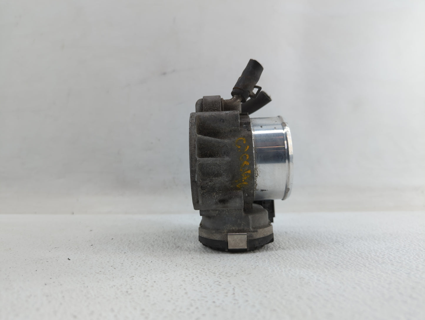 2011-2014 Hyundai Sonata Throttle Body P/N:35100-2G700 Fits Fits 2011 2012 2013 2014 2015 2016 OEM Used Auto Parts - Oemused