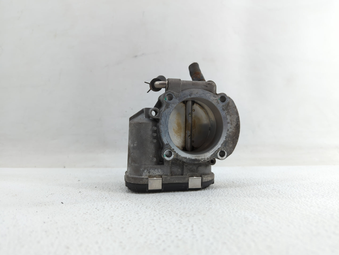 2011-2014 Hyundai Sonata Throttle Body P/N:35100-2G700 Fits Fits 2011 2012 2013 2014 2015 2016 OEM Used Auto Parts - Oemused