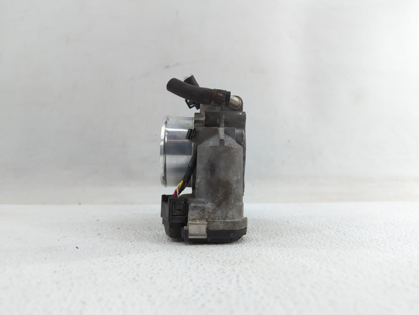 2011-2014 Hyundai Sonata Throttle Body P/N:35100-2G700 Fits Fits 2011 2012 2013 2014 2015 2016 OEM Used Auto Parts - Oemused