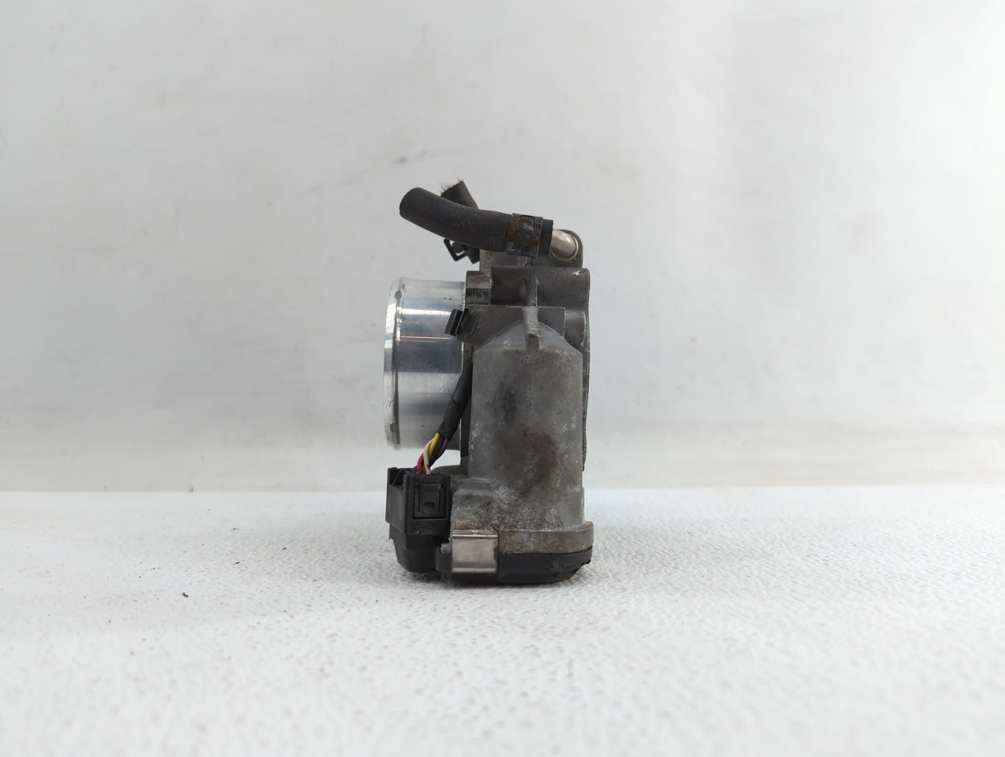 2011-2014 Hyundai Sonata Throttle Body P/N:35100-2G700 Fits Fits 2011 2012 2013 2014 2015 2016 OEM Used Auto Parts - Oemused