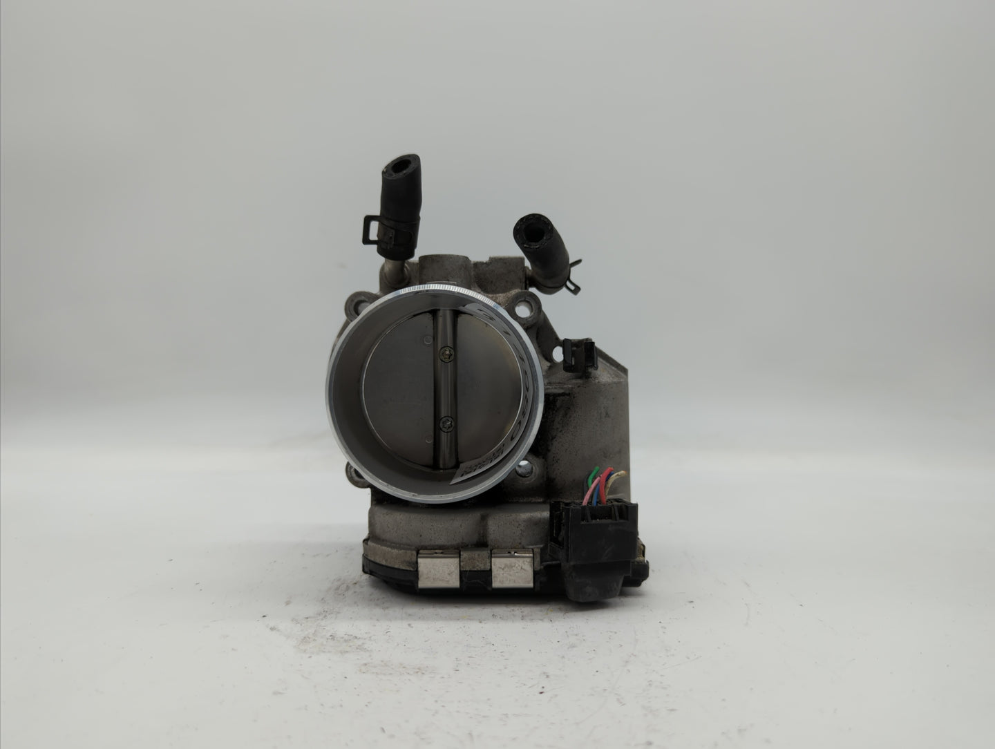 2011-2014 Hyundai Sonata Throttle Body P/N:35100-2G700 Fits Fits 2011 2012 2013 2014 2015 2016 OEM Used Auto Parts - Oemused