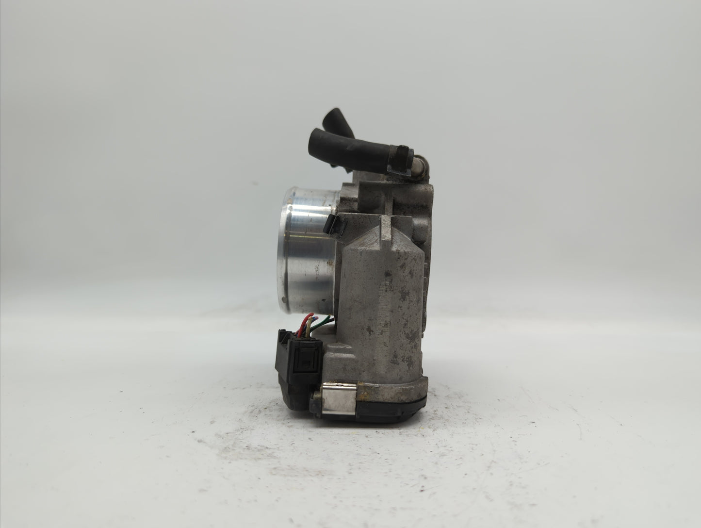 2011-2014 Hyundai Sonata Throttle Body P/N:35100-2G700 Fits Fits 2011 2012 2013 2014 2015 2016 OEM Used Auto Parts - Oemused