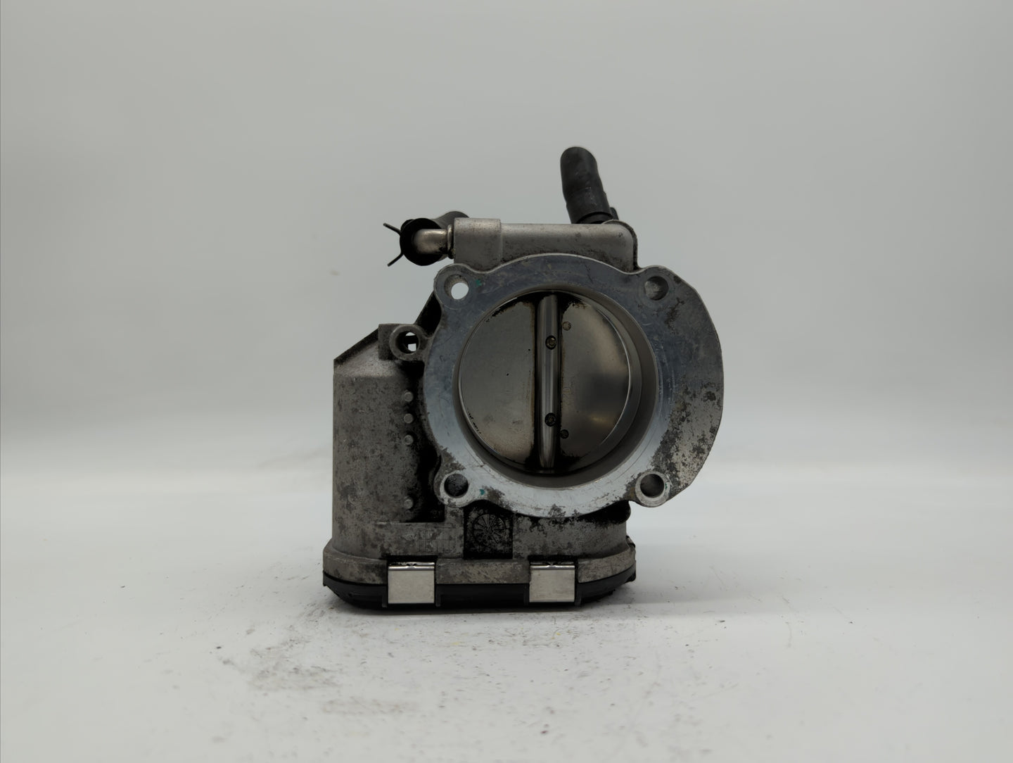 2011-2014 Hyundai Sonata Throttle Body P/N:35100-2G700 Fits Fits 2011 2012 2013 2014 2015 2016 OEM Used Auto Parts - Oemused