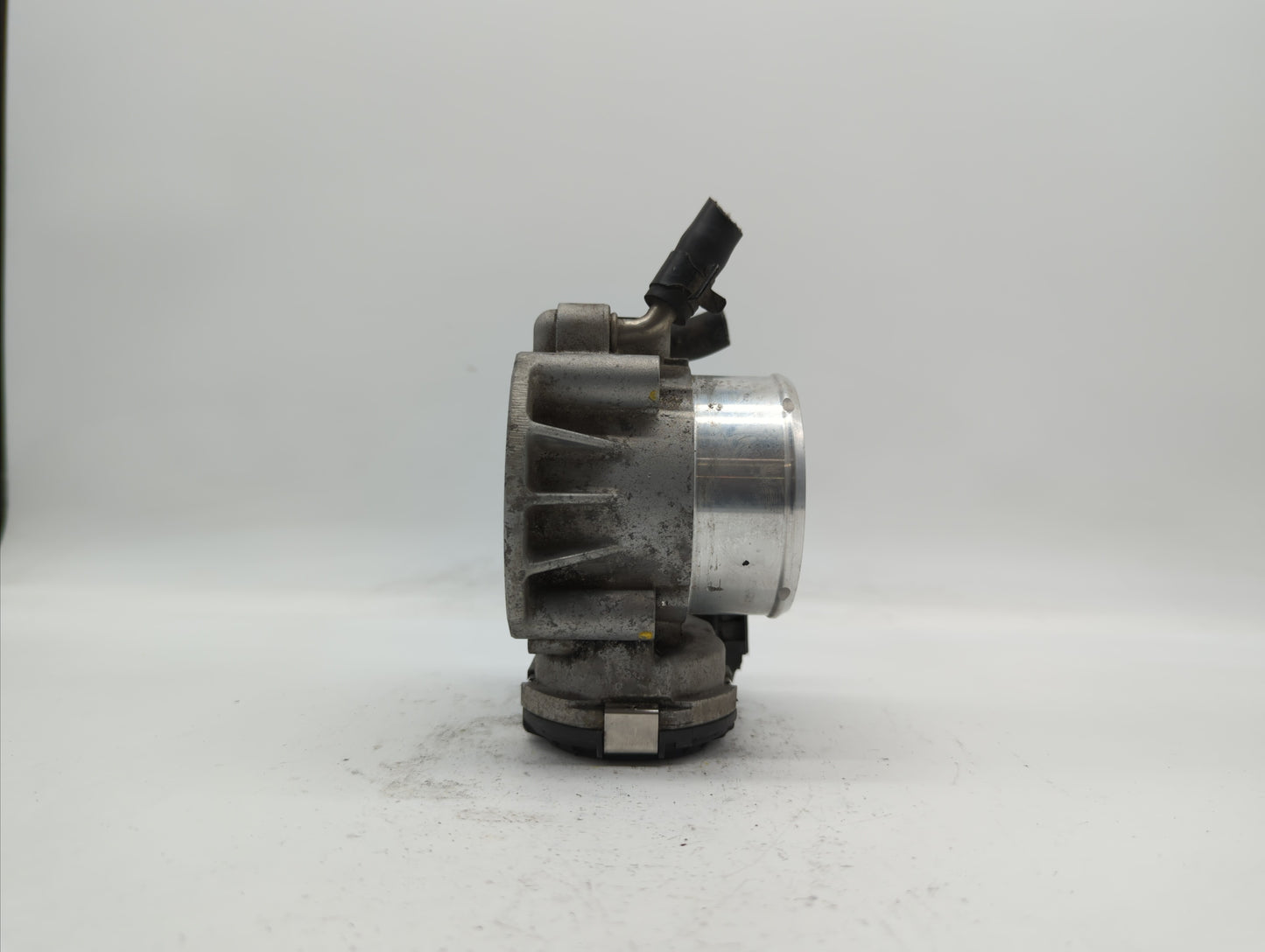 2011-2014 Hyundai Sonata Throttle Body P/N:35100-2G700 Fits Fits 2011 2012 2013 2014 2015 2016 OEM Used Auto Parts - Oemused