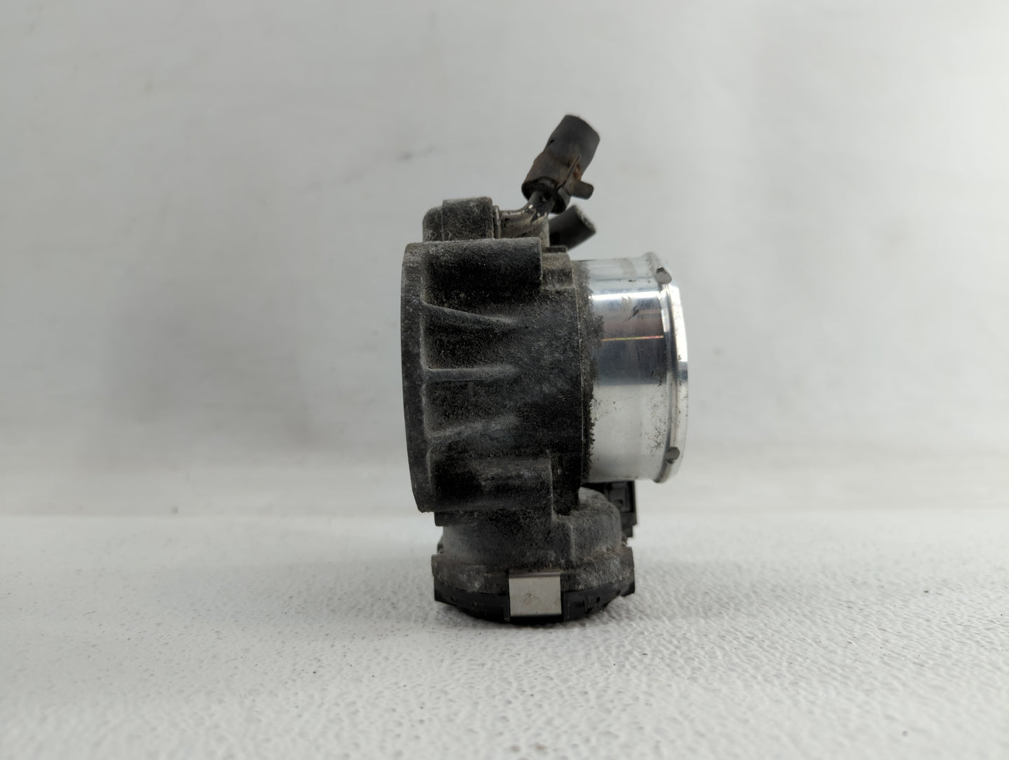 2011-2014 Hyundai Sonata Throttle Body P/N:35100-2G700 Fits Fits 2011 2012 2013 2014 2015 2016 OEM Used Auto Parts - Oemused