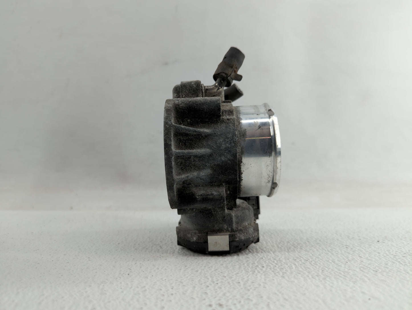 2011-2014 Hyundai Sonata Throttle Body P/N:35100-2G700 Fits Fits 2011 2012 2013 2014 2015 2016 OEM Used Auto Parts - Oemused