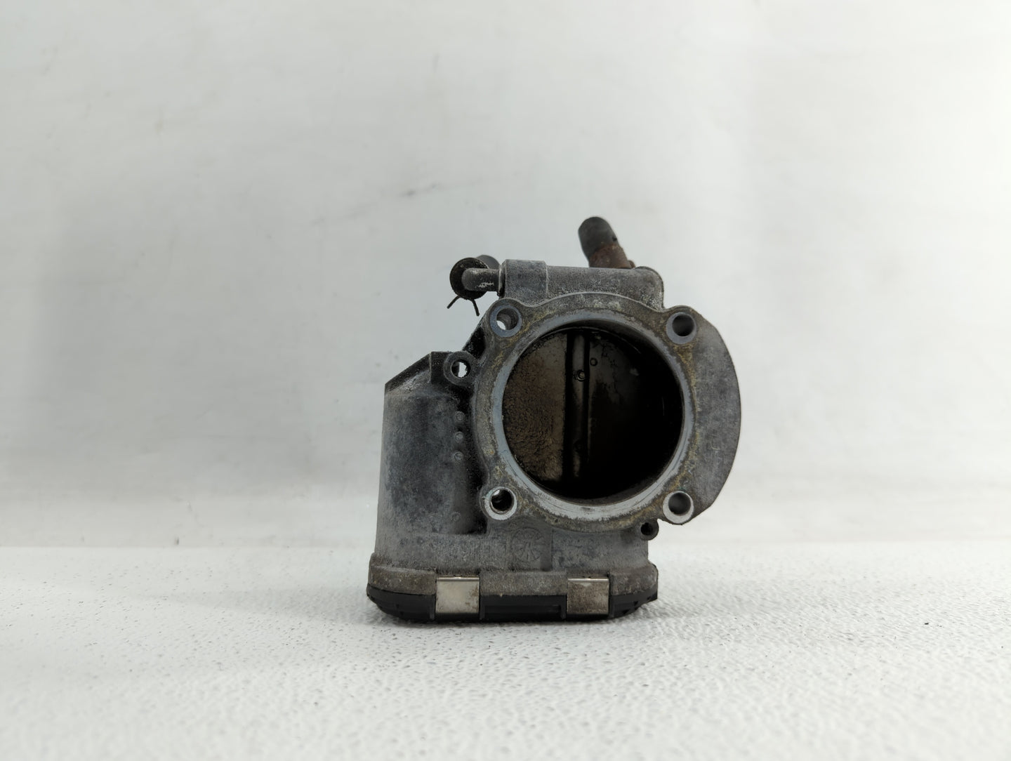 2011-2014 Hyundai Sonata Throttle Body P/N:35100-2G700 Fits Fits 2011 2012 2013 2014 2015 2016 OEM Used Auto Parts - Oemused