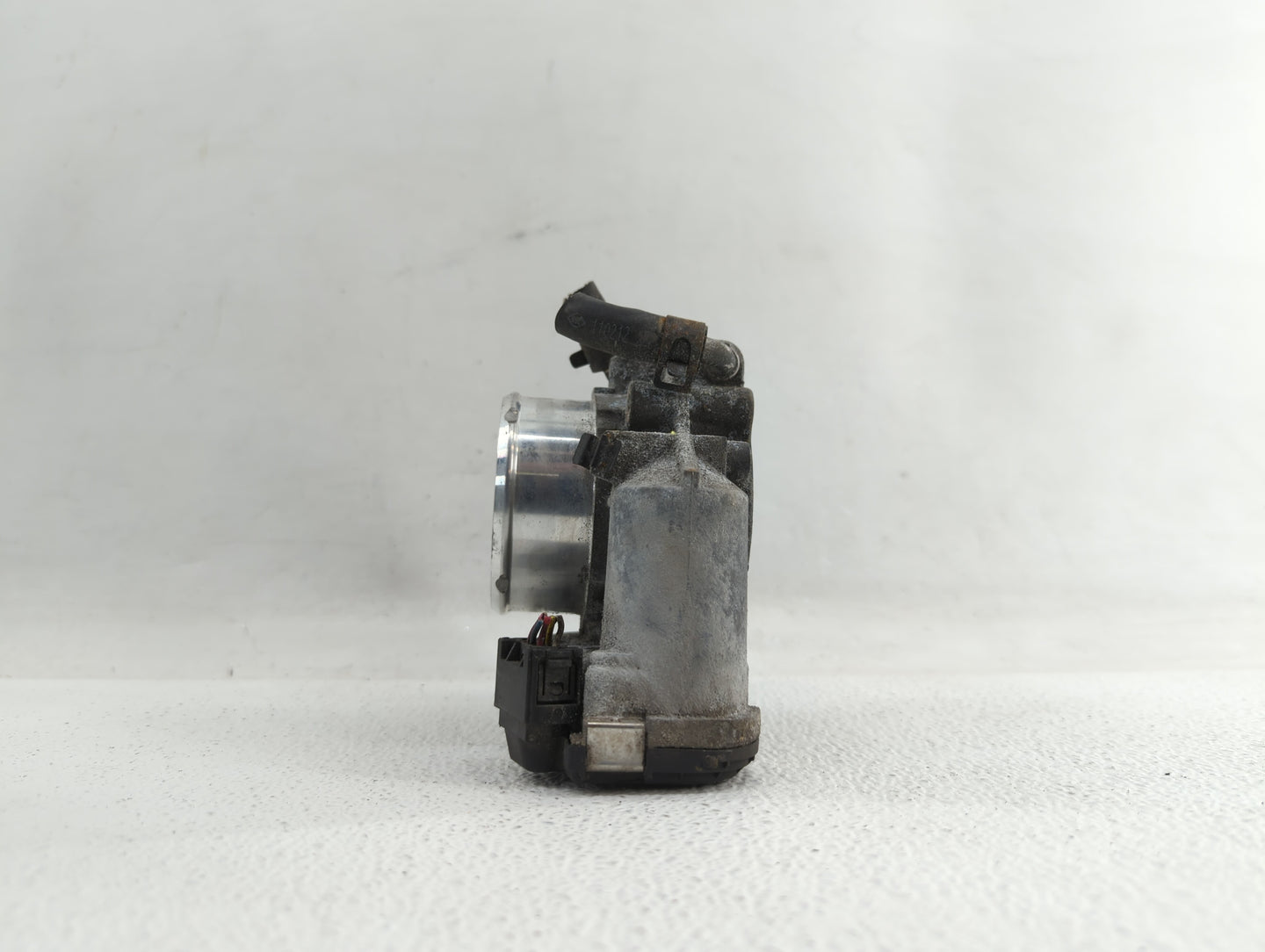 2011-2014 Hyundai Sonata Throttle Body P/N:35100-2G700 Fits Fits 2011 2012 2013 2014 2015 2016 OEM Used Auto Parts - Oemused