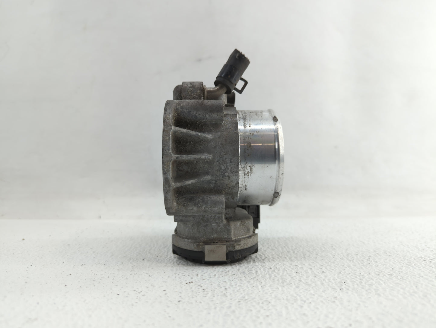2011-2014 Hyundai Sonata Throttle Body P/N:35100-2G700 Fits Fits 2011 2012 2013 2014 2015 2016 OEM Used Auto Parts - Oemused