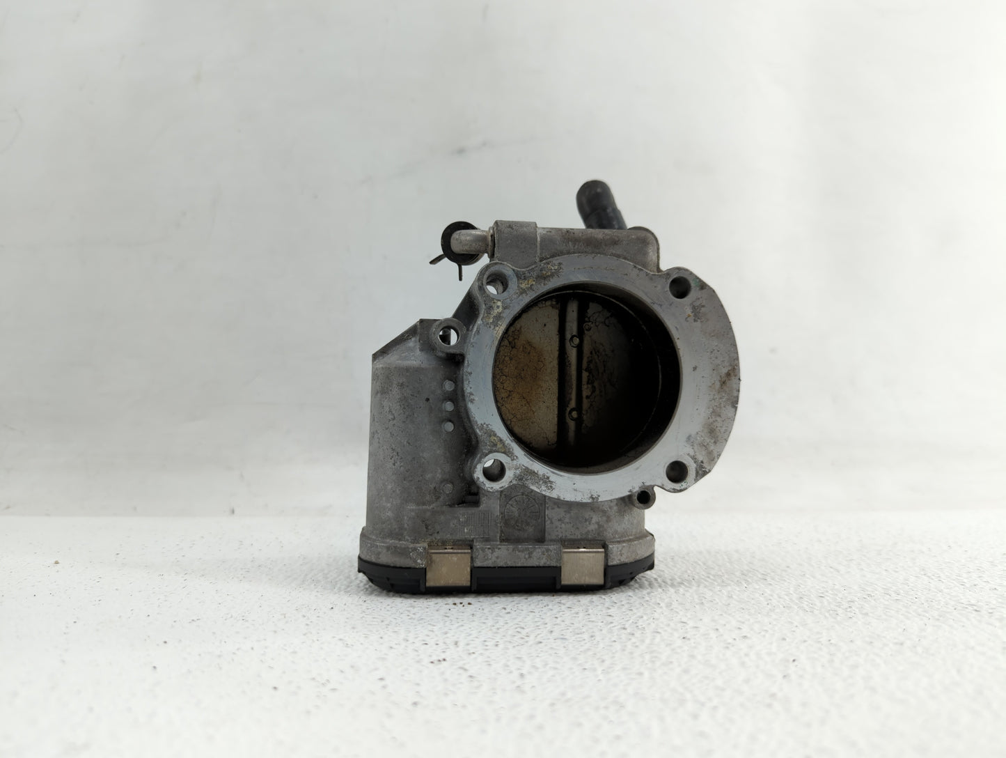 2011-2014 Hyundai Sonata Throttle Body P/N:35100-2G700 Fits Fits 2011 2012 2013 2014 2015 2016 OEM Used Auto Parts - Oemused