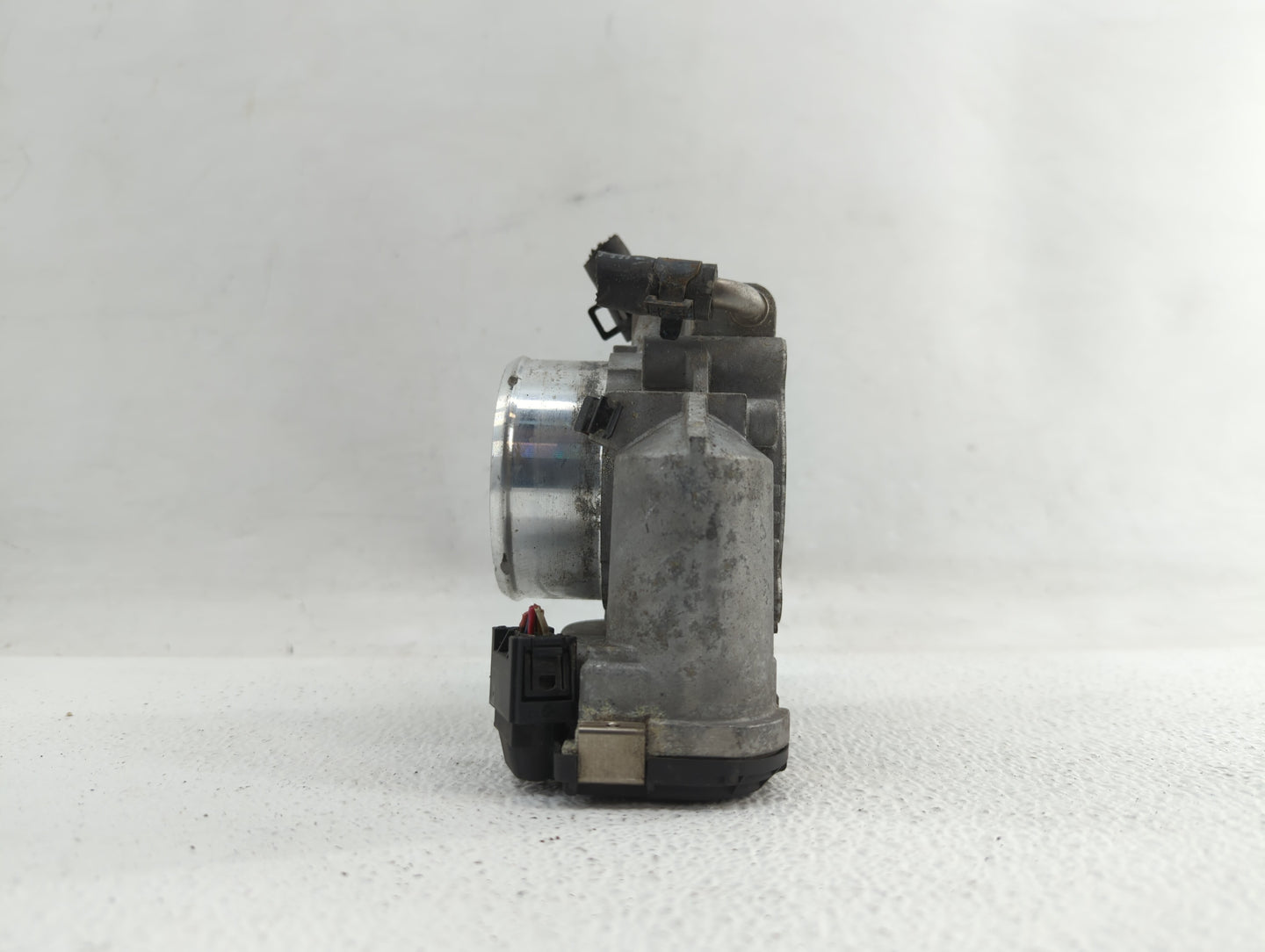 2011-2014 Hyundai Sonata Throttle Body P/N:35100-2G700 Fits Fits 2011 2012 2013 2014 2015 2016 OEM Used Auto Parts - Oemused