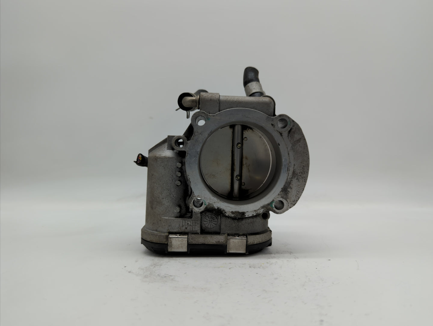 2011-2014 Hyundai Sonata Throttle Body P/N:35100-2G700 Fits Fits 2011 2012 2013 2014 2015 2016 OEM Used Auto Parts - Oemused
