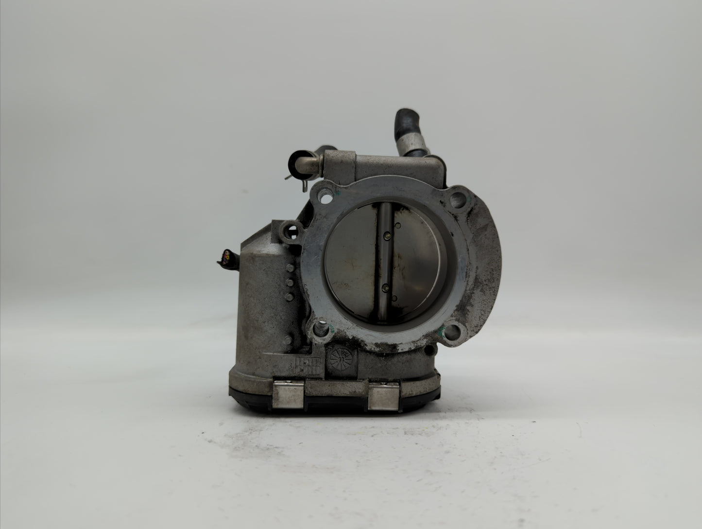 2011-2014 Hyundai Sonata Throttle Body P/N:35100-2G700 Fits Fits 2011 2012 2013 2014 2015 2016 OEM Used Auto Parts - Oemused