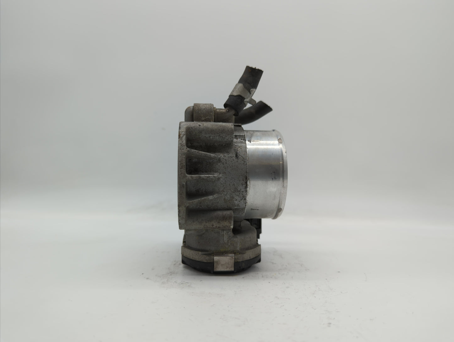 2011-2014 Hyundai Sonata Throttle Body P/N:35100-2G700 Fits Fits 2011 2012 2013 2014 2015 2016 OEM Used Auto Parts - Oemused