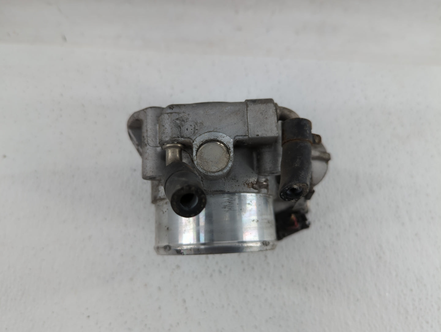 2011-2014 Hyundai Sonata Throttle Body P/N:35100-2G700 Fits Fits 2011 2012 2013 2014 2015 2016 OEM Used Auto Parts - Oemused