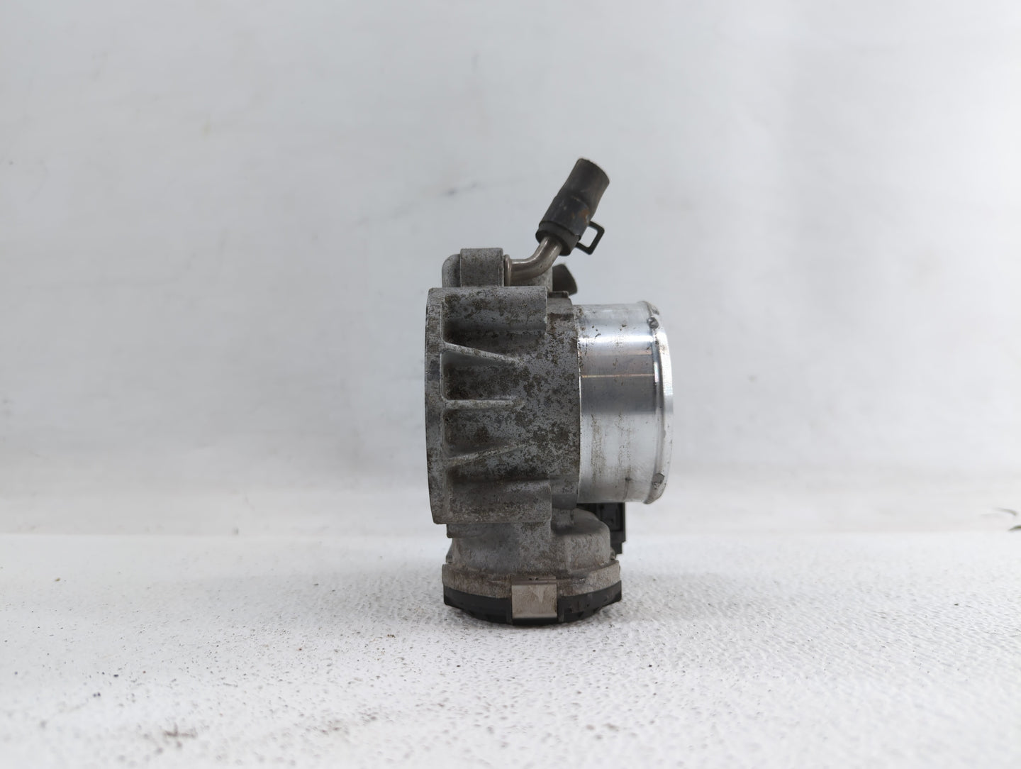 2011-2014 Hyundai Sonata Throttle Body P/N:35100-2G700 Fits Fits 2011 2012 2013 2014 2015 2016 OEM Used Auto Parts - Oemused