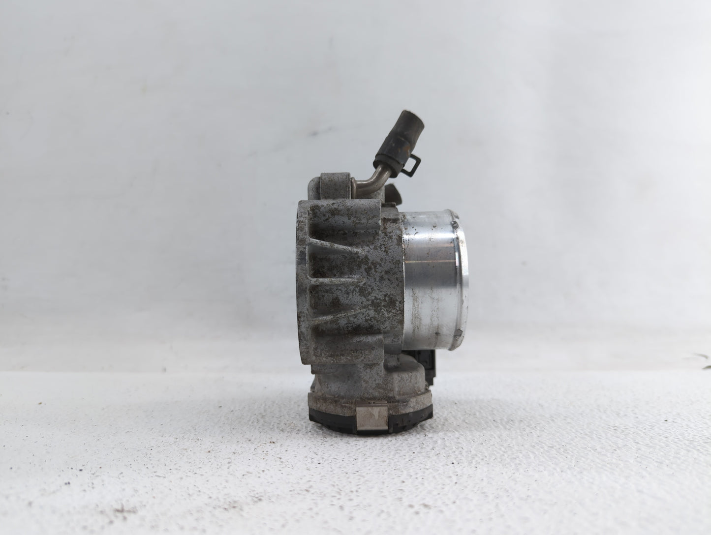2011-2014 Hyundai Sonata Throttle Body P/N:35100-2G700 Fits Fits 2011 2012 2013 2014 2015 2016 OEM Used Auto Parts - Oemused