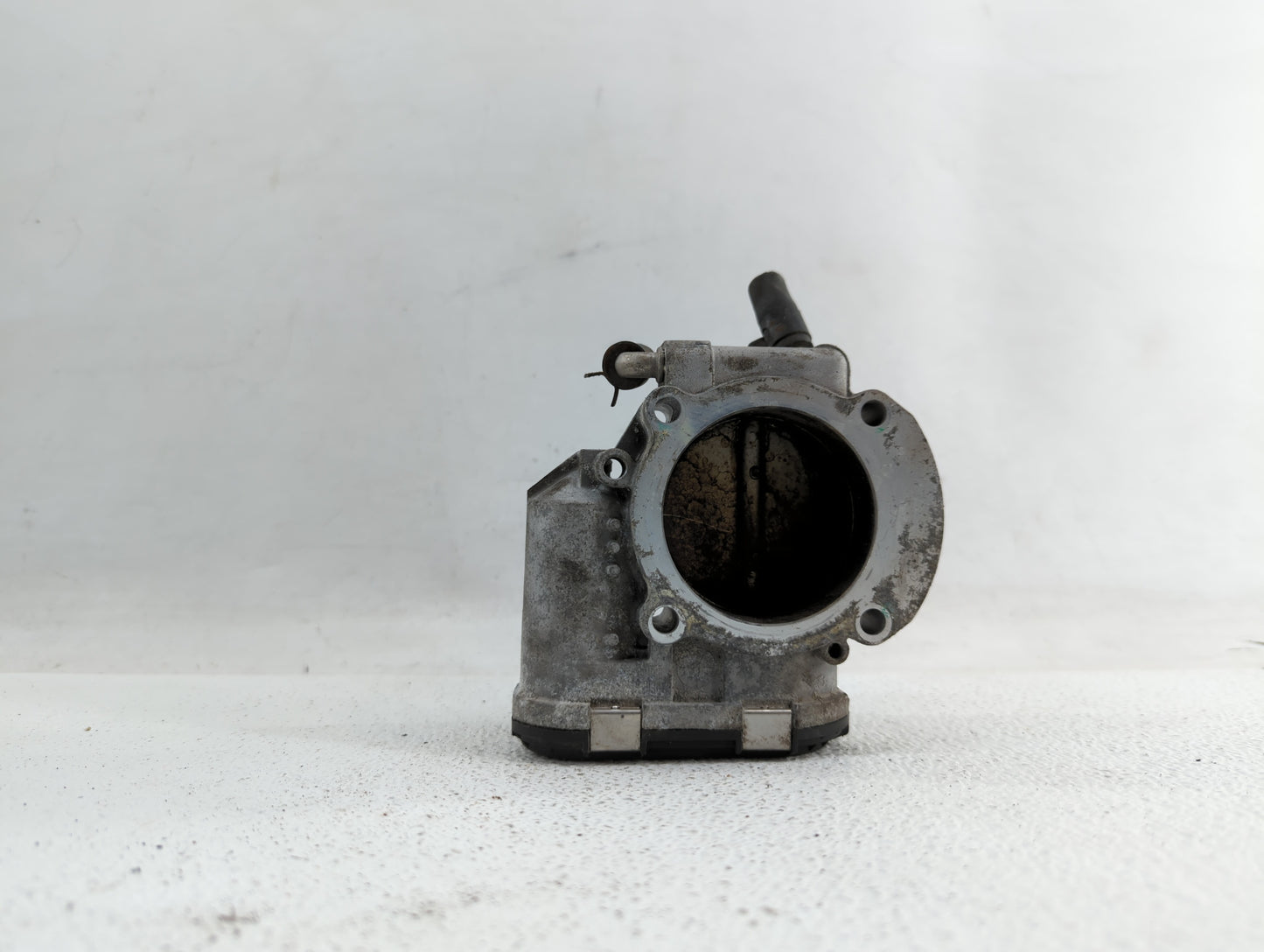 2011-2014 Hyundai Sonata Throttle Body P/N:35100-2G700 Fits Fits 2011 2012 2013 2014 2015 2016 OEM Used Auto Parts - Oemused