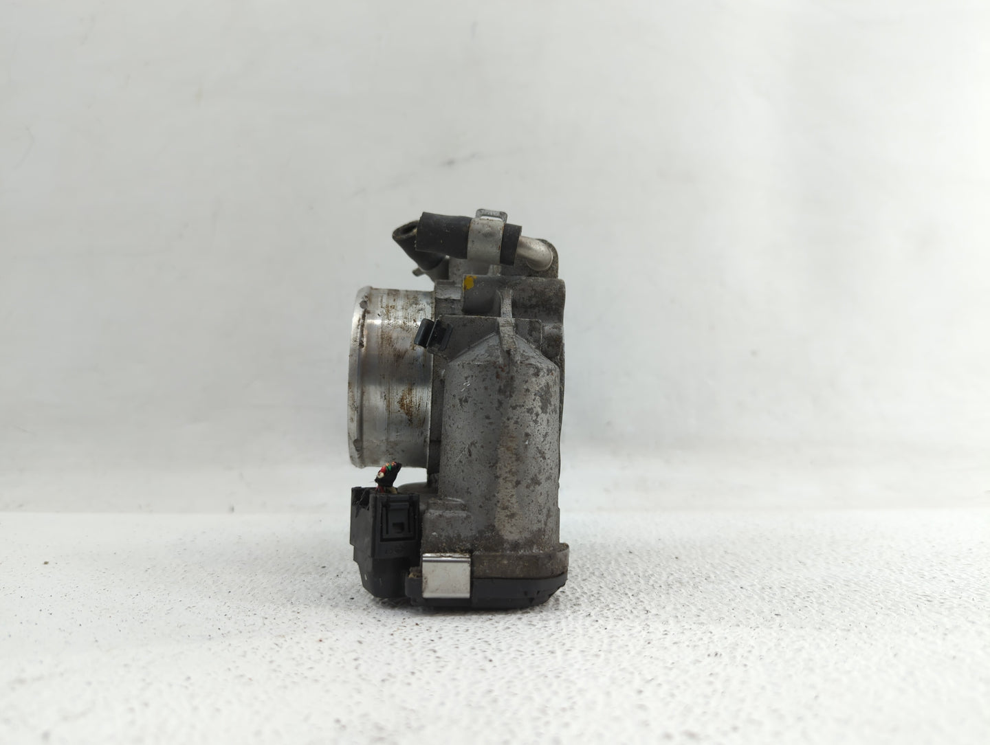2011-2014 Hyundai Sonata Throttle Body P/N:35100-2G700 Fits Fits 2011 2012 2013 2014 2015 2016 OEM Used Auto Parts - Oemused