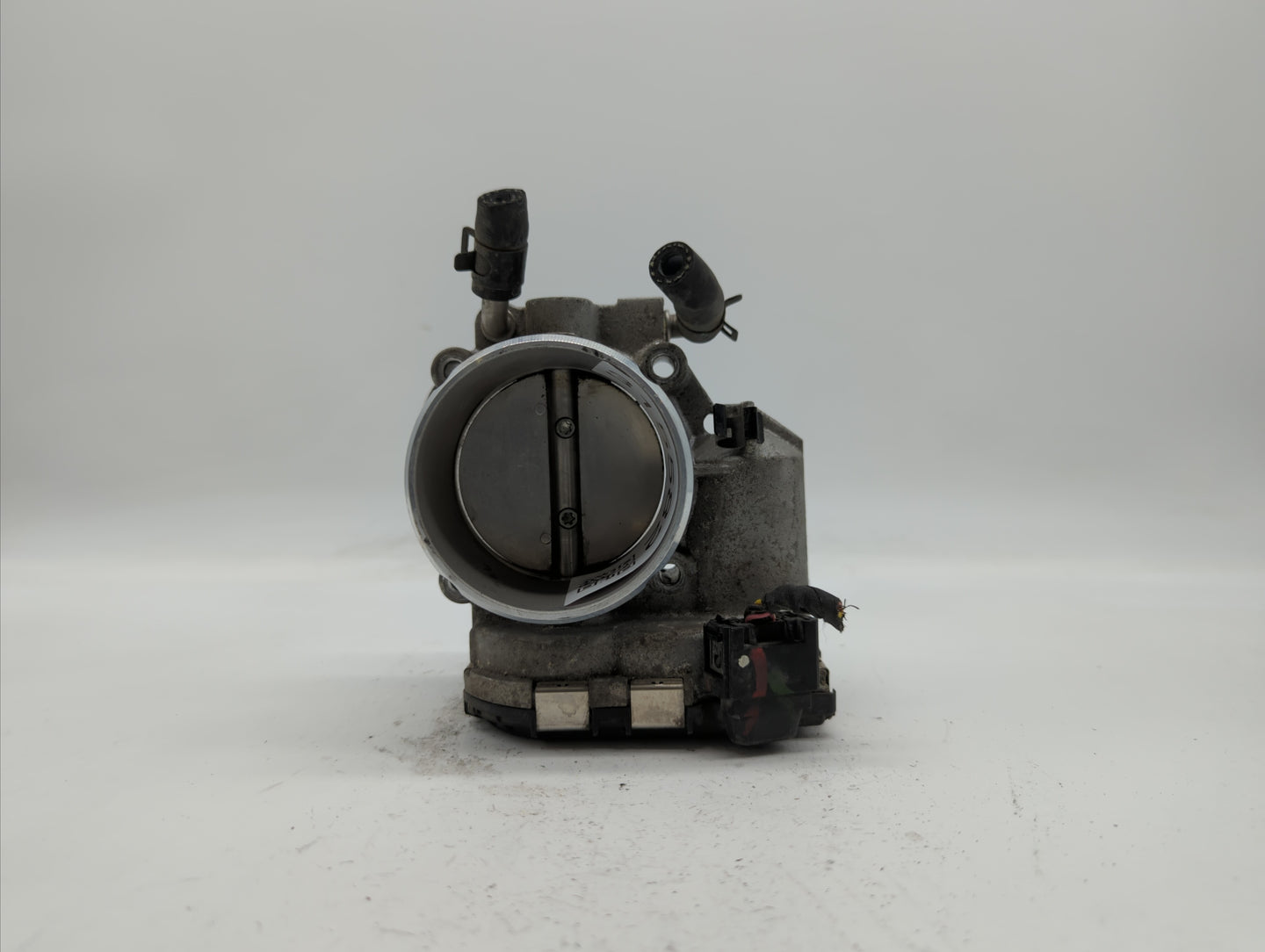 2011-2014 Hyundai Sonata Throttle Body P/N:35100-2G700 Fits Fits 2011 2012 2013 2014 2015 2016 OEM Used Auto Parts - Oemused