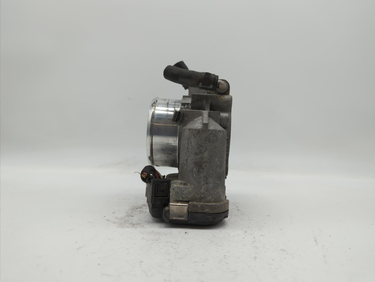 2011-2014 Hyundai Sonata Throttle Body P/N:35100-2G700 Fits Fits 2011 2012 2013 2014 2015 2016 OEM Used Auto Parts - Oemused