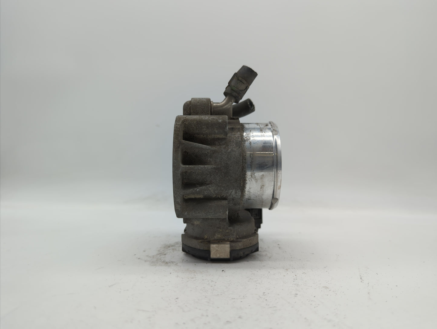 2011-2014 Hyundai Sonata Throttle Body P/N:35100-2G700 Fits Fits 2011 2012 2013 2014 2015 2016 OEM Used Auto Parts - Oemused
