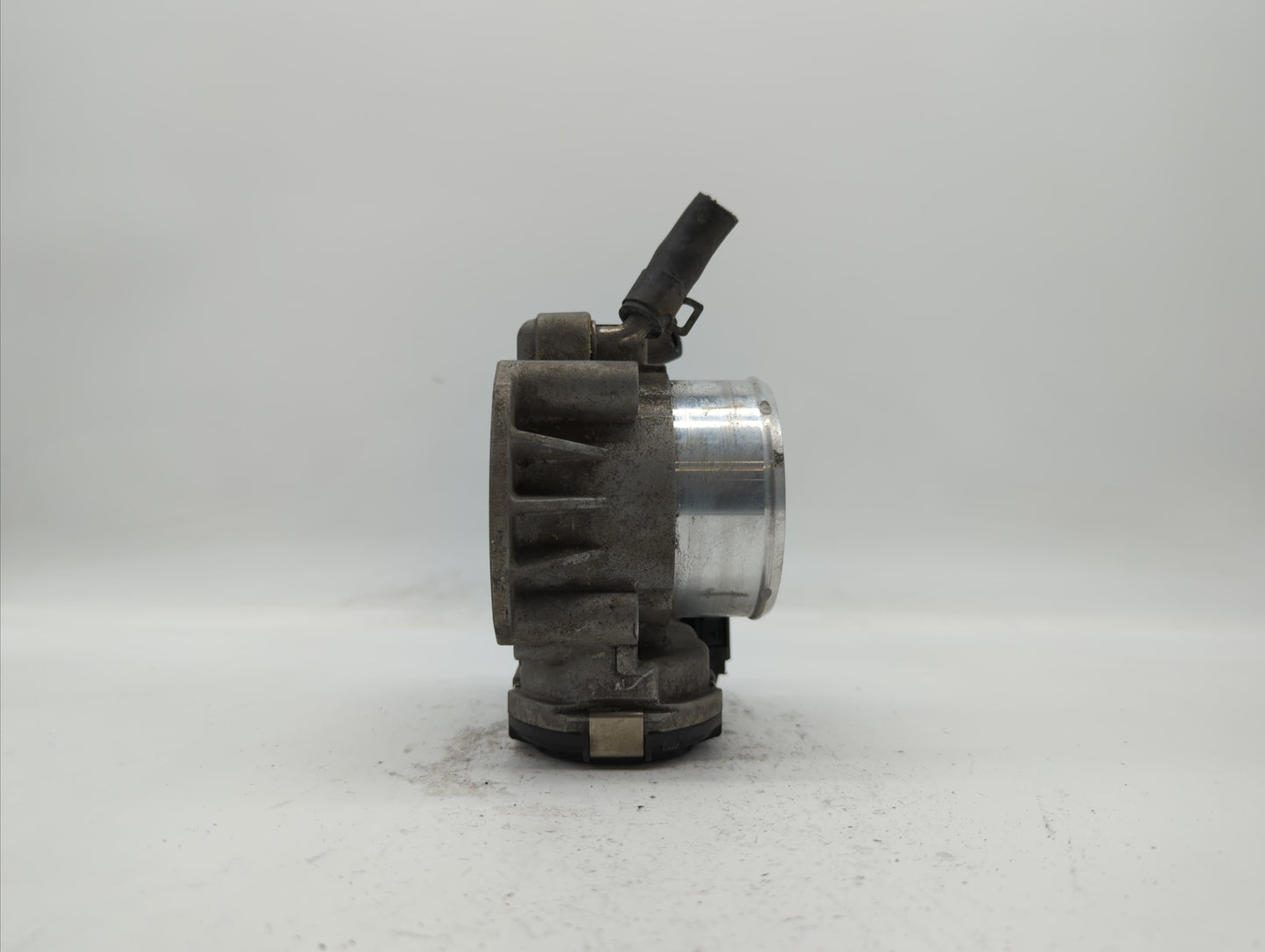 2011-2014 Hyundai Sonata Throttle Body P/N:35100-2G700 Fits Fits 2011 2012 2013 2014 2015 2016 OEM Used Auto Parts - Oemused