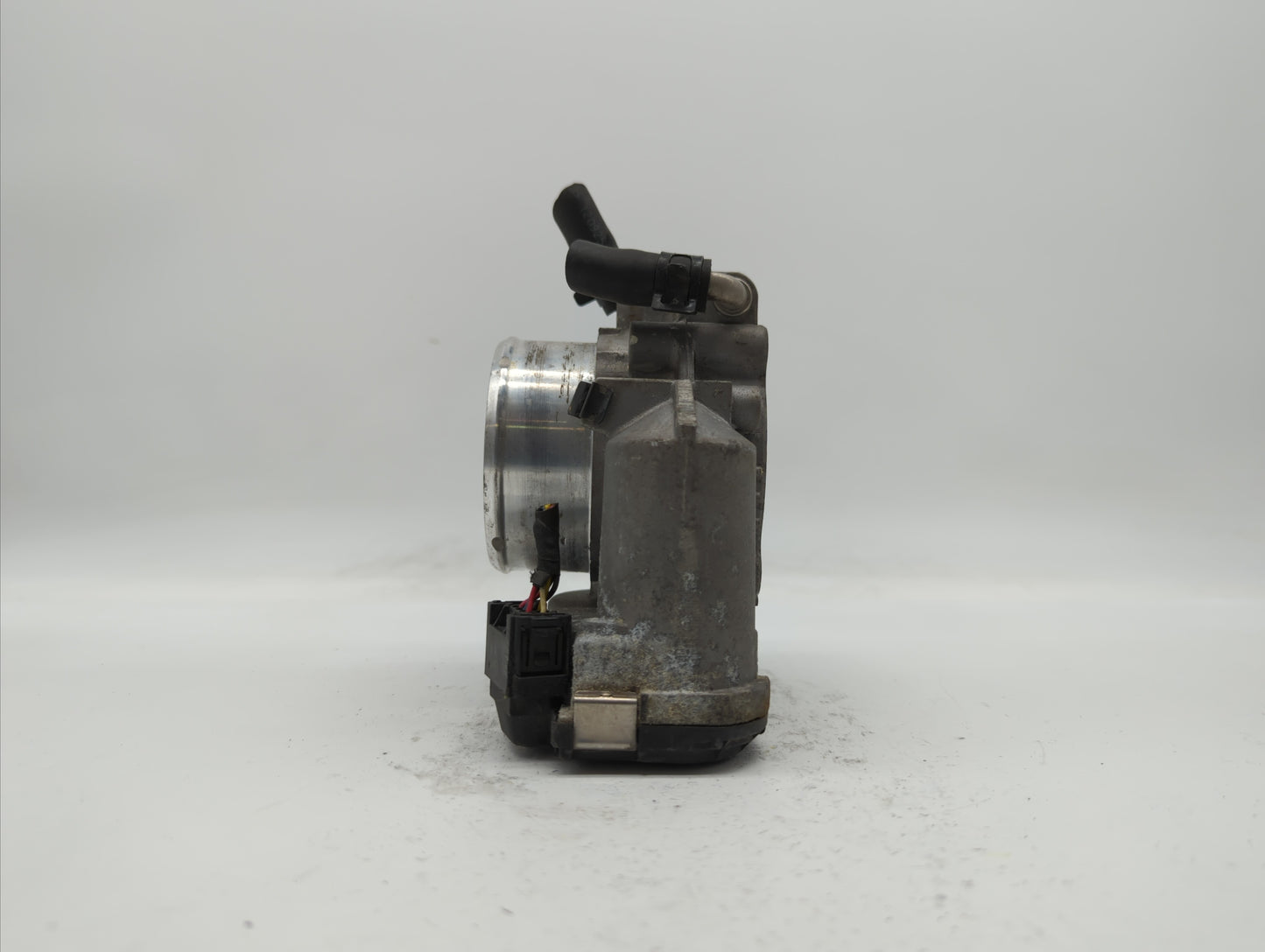 2011-2014 Hyundai Sonata Throttle Body P/N:35100-2G700 Fits Fits 2011 2012 2013 2014 2015 2016 OEM Used Auto Parts - Oemused