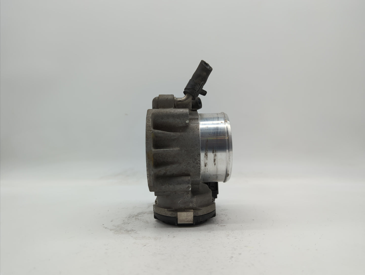 2011-2014 Hyundai Sonata Throttle Body P/N:35100-2G700 Fits Fits 2011 2012 2013 2014 2015 2016 OEM Used Auto Parts - Oemused