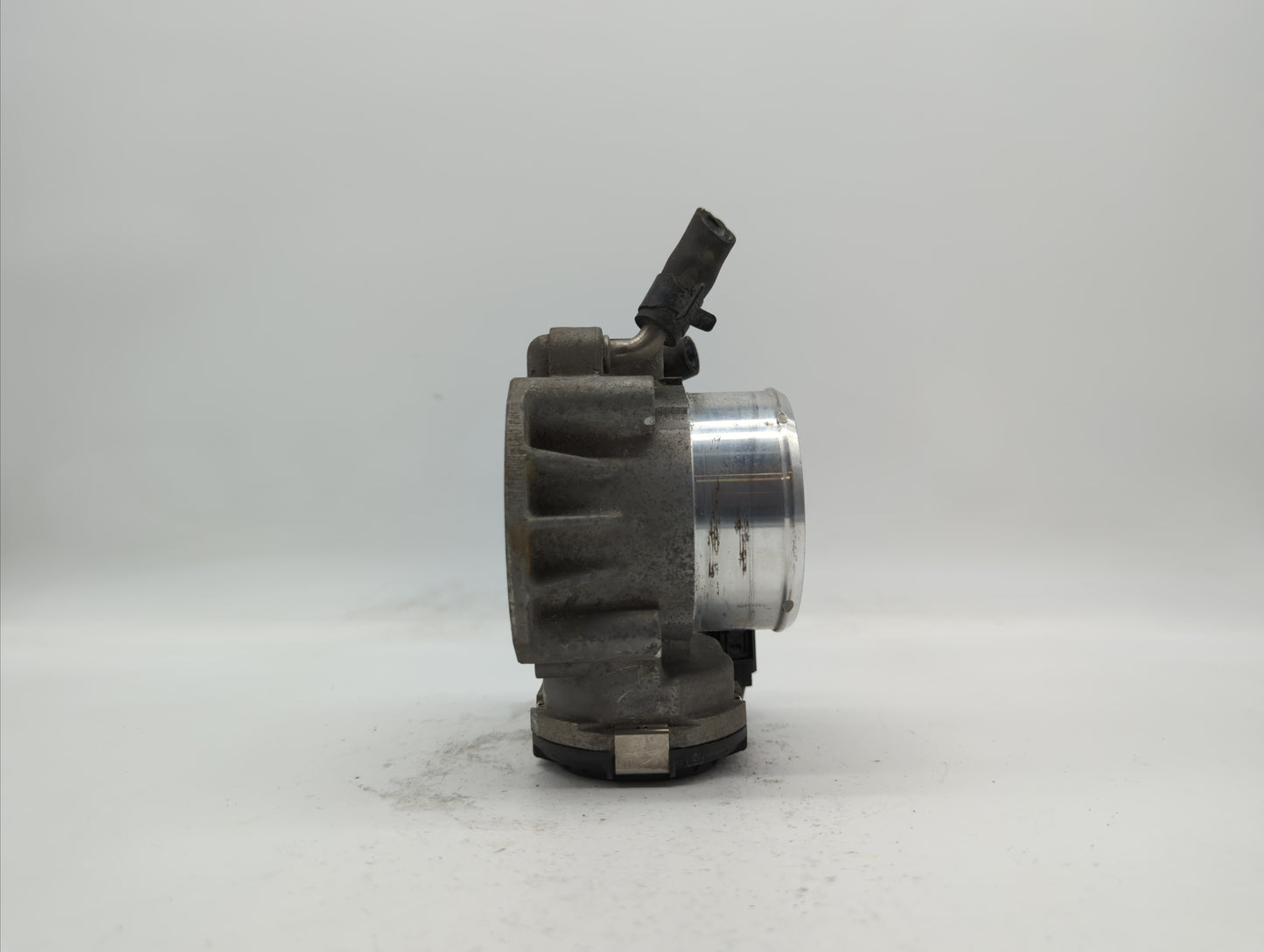 2011-2014 Hyundai Sonata Throttle Body P/N:35100-2G700 Fits Fits 2011 2012 2013 2014 2015 2016 OEM Used Auto Parts - Oemused