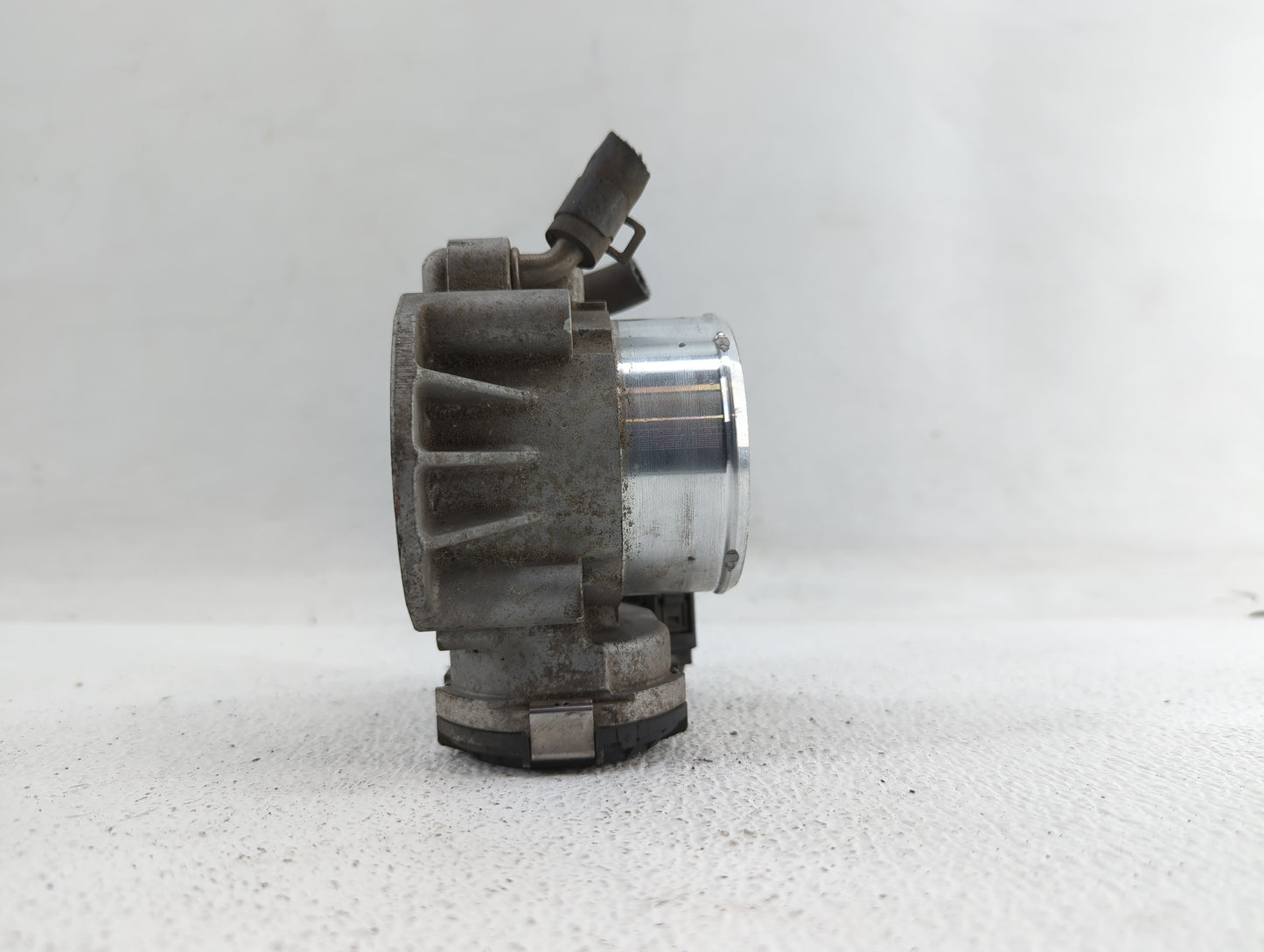 2011-2014 Hyundai Sonata Throttle Body P/N:35100-2G700 Fits Fits 2011 2012 2013 2014 2015 2016 OEM Used Auto Parts - Oemused