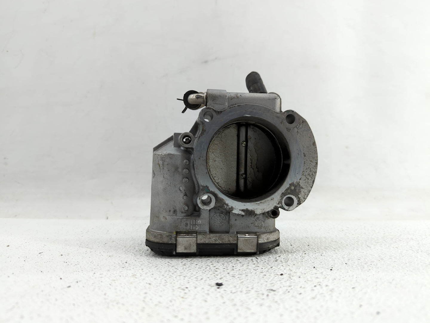 2011-2014 Hyundai Sonata Throttle Body P/N:35100-2G700 Fits Fits 2011 2012 2013 2014 2015 2016 OEM Used Auto Parts - Oemused