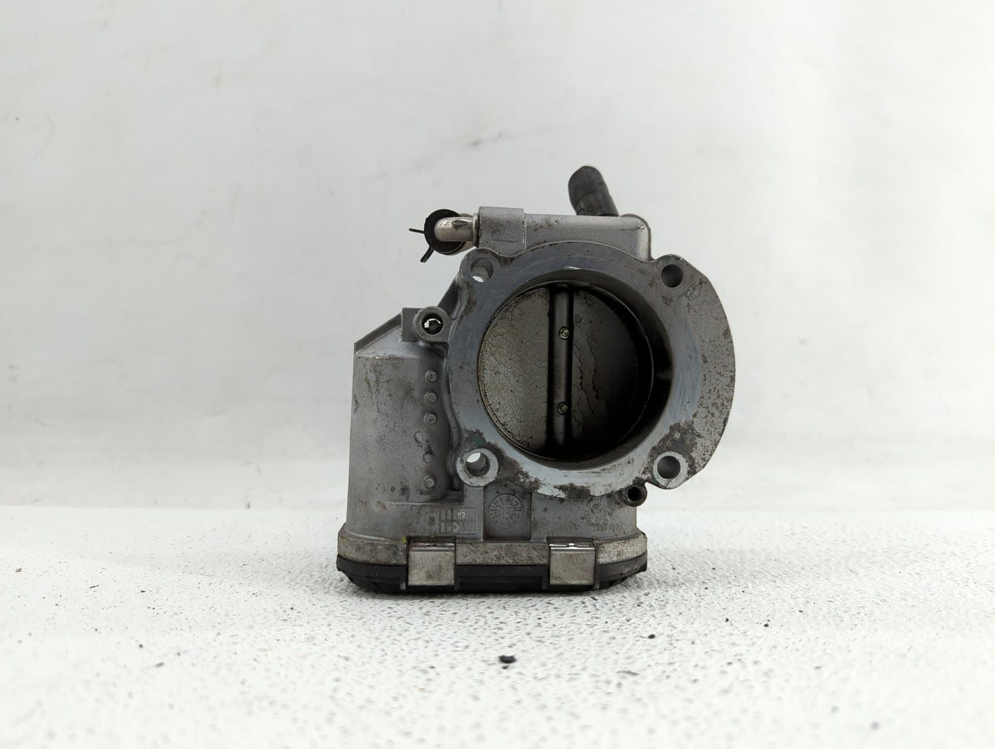 2011-2014 Hyundai Sonata Throttle Body P/N:35100-2G700 Fits Fits 2011 2012 2013 2014 2015 2016 OEM Used Auto Parts - Oemused