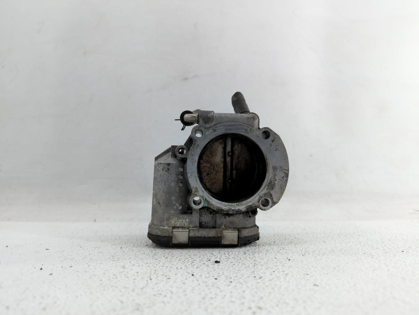 2011-2014 Hyundai Sonata Throttle Body P/N:35100-2G700 Fits Fits 2011 2012 2013 2014 2015 2016 OEM Used Auto Parts - Oemused