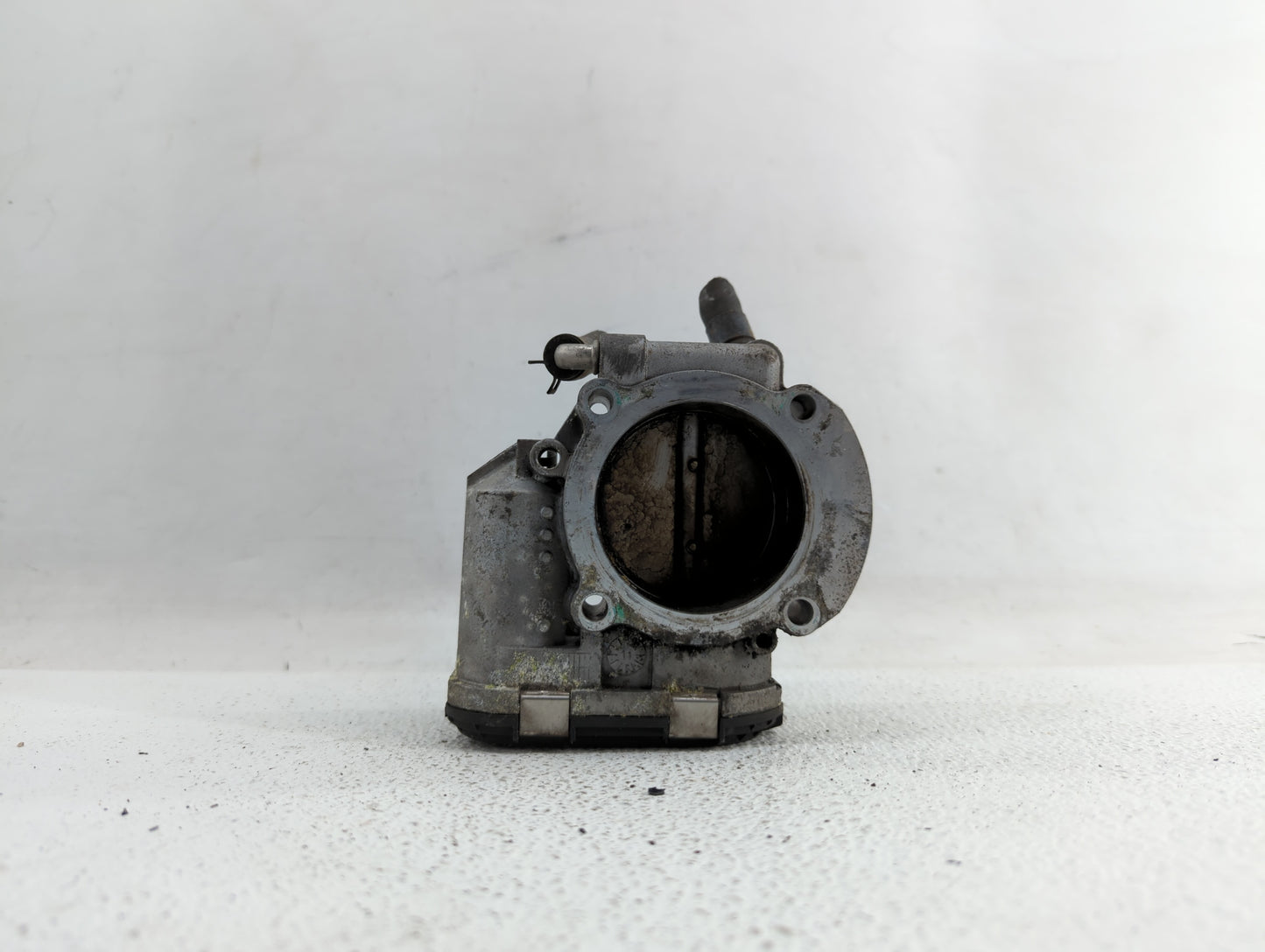 2011-2014 Hyundai Sonata Throttle Body P/N:35100-2G700 Fits Fits 2011 2012 2013 2014 2015 2016 OEM Used Auto Parts - Oemused