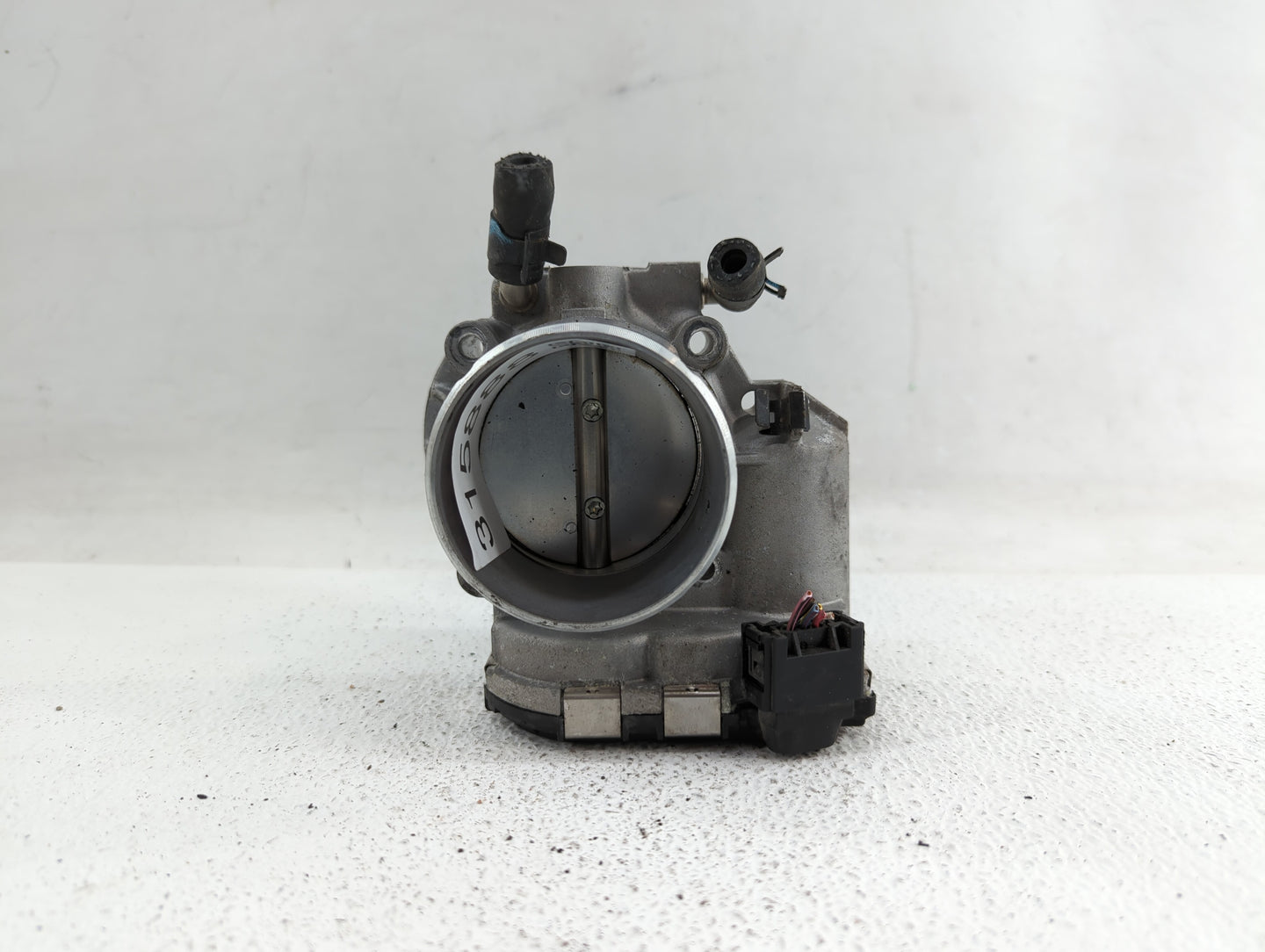 2011-2014 Hyundai Sonata Throttle Body P/N:35100-2G700 Fits Fits 2011 2012 2013 2014 2015 2016 OEM Used Auto Parts - Oemused